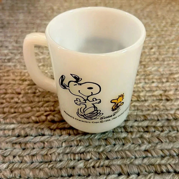 1965 Snoopy & Woodstock "AT TIMES LIFE IS PURE JOY!"Milk Glass Fire King Mug Cup - Picture 1 of 9